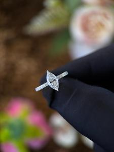 Anillo Solitario de Oro Sólido de 14K de Calidad Premium con Corte Marquise, Diamante Cultivado en Laboratorio de Alto Brillo, Acabado Resistente al Deslustre con Baño de Rodio, Lujo - Product Image 1