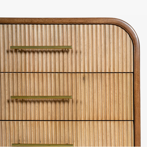 Commode en bois de style Mid-Century Modern avec façade côtelée et poignées en laiton, 6 tiroirs, meuble de rangement pour chambre à coucher - Product Image 5