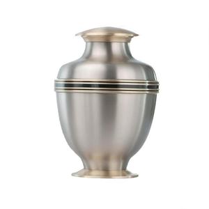 Fabricant d'urne funéraire en laiton massif Urne funéraire en aluminium de qualité supérieure Conteneur commémoratif Pot Urne funéraire pour magasin de cendres - Product Image 2