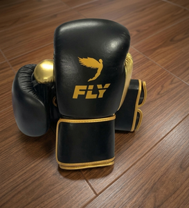 ถุงมือชกมวย RTS รุ่นใหม่ สีดำและสีทอง ยี่ห้อ Fly Boxing Gloves ของแท้ หนังแท้ แบบติดตีนตุ๊กแก สำหรับฝึกซ้อมและแข่งขัน รุ่น CP-BG-216 - Product Image 4