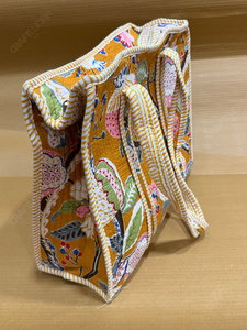 Handcrafted Quilted Floral <b>Tote</b> Bag Printed Fabric Shoulder Handbag Lightweight Everyday Carry Designer Casual Shopping Bag - Product Image 5