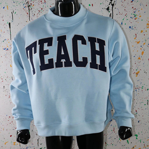 Sweat-shirt à col montant TEACH SKY BLUE 100% bleu avec broderie appliquée, col large, URBAN PRODUCTIONS - Product Image 1