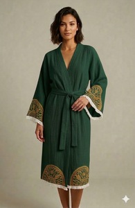 Kimono Verde Esmeralda Bordado con Flores, Vestido Largo Holgado Estilo Boho con Bordes Deshilachados, Ropa de Otoño - Product Image 2