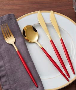 Ensemble de couverts à tête ronde avec manche en résine rouge Couverts de salle à manger élégants pour les essentiels de la table de cuisine de mariage et de fête - Product Image 5