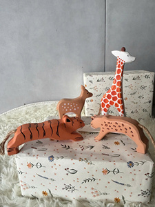 Ensemble de figurines d'animaux en bois personnalisées, collection d'animaux artisanaux en bois durable pour les activités éducatives et le marché des cadeaux - Product Image 6