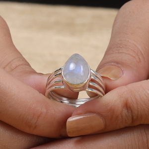 Bague en pierre de lune naturelle, bijoux en pierres précieuses faits à la main, bague bohème délicate, cadeau unique pour filles et femmes - Product Image 4