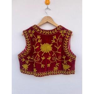 Amorzinho Gilet court en velours Suzani brodé traditionnel indien, double boutonnage, col en V, 100% coton, écologique, vintage - Product Image 4