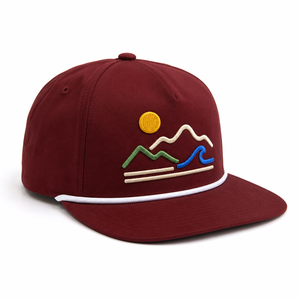 Gorra Snapback de Alta Calidad con Visera Plana, Bordado Personalizado de Paisaje Montañoso, Color Granate, 5 Paneles, Estilo Golf Rope Hat, Venta al por Mayor - Product Image 1