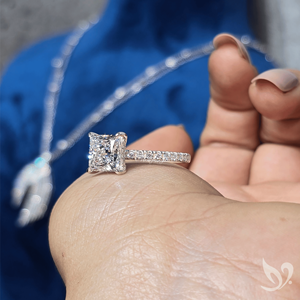 Anillo de Compromiso con Diamante Cultivado en Laboratorio, Corte Princesa, 3CT, Certificado por IGI |   Anillo de Oro Sólido de 10k con Halo Oculto, Certificado por IGI - Product Image 5
