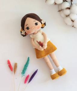 Muñecos Amigurumi Hechos a Mano - Adorno Decorativo para el Hogar de Poliéster y Madera - Decoración de Pared Personalizada para Habitación Infantil - Product Image 3