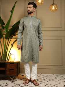 Kurta de Diseñador de Alta Demanda para Festivales con Algodón Khadi, Bordado Intenso, Trabajo Étnico, Trabajo con Espejos y Botones Elegantes de la India - Product Image 2