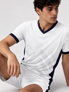 Ensemble de football unisexe personnalisé, col en V, manches courtes, tissu respirant anti-transpiration en polyester, coupe athlétique, toutes saisons, avec poches - Product Image 6