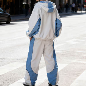 Conjunto Deportivo para Hombre, Chaqueta Cortavientos Ligera de Nailon con Cremallera y Pantalones Deportivos, con Detalles Reflectantes - Product Image 2