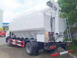 HOWO <span class=keywords><strong>Camion</strong></span> de transport de fourrage en vrac de 15 tonnes <span class=keywords><strong>Camion</strong></span> citerne d'alimentation en stock de 20000 litres Tarière hydraulique Transporteur de grain en vrac automatique - Product Image 5