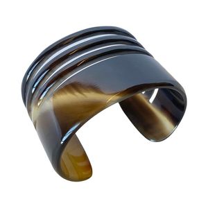 Brazalete Redondo Hecho a Mano con Cuerno de Búfalo Pulido, Ecológico, Moderno, con Tacto Real, Material Natural Orgánico, Regalo de Boda - Product Image 4