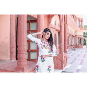 Encuentra un conjunto de kurta de algodón Buta con estampado floral rojo de nuevo diseño para mujer, al por mayor, ropa étnica de diseñador, elegante. - Product Image 1