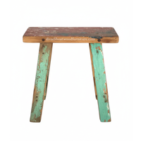 Banc Rita en bois de bateau récupéré, couleur naturelle, design éco-responsable et durable, fait main, petit tabouret en bois pour l'intérieur et l'extérieur