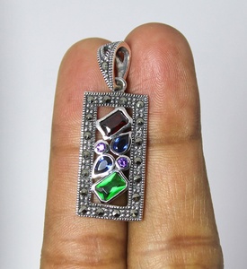 Vente en gros de bijoux Memoria : ensemble de boucles d'oreilles et de bagues rectangulaires en argent sterling 925 massif, oxydé, avec pierres précieuses naturelles multiples - Product Image 4