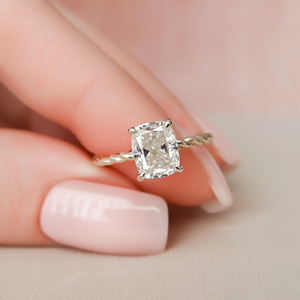 แหวนเพชรทรงคุชชั่นสุดหรู แหวนหมั้นเพชรสำหรับผู้หญิง ทอง 14K คลาสสิก ได้รับการรับรองจาก IGI เพชรเพาะเลี้ยงในห้องปฏิบัติการ แหวนเพชรเม็ดเดี่ยว - Product Image 2
