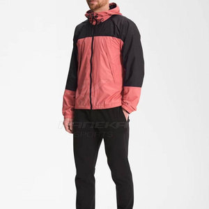 Veste d'hiver à capuche en softshell avec tissu résistant à l'eau, logo sur le devant, respirante et écologique pour une utilisation en extérieur - Product Image 3