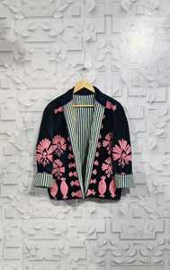 เสื้อแจ็คเก็ตกำมะหยี่ปักลายซูซานีสำหรับผู้หญิง ลายดอกไม้บูโฮ สีมิดไนท์บลูม แบบเย็บติดกัน  ทรงโอเวอร์ไซส์ สไตล์หรูหรา - Product Image 3