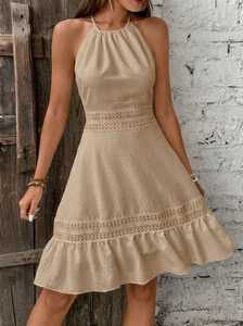 Mini-robe dos nu en crochet style halter, effet soleil, avec taille à œillets artisanale, coupe trapèze, en mélange de lin naturel - Product Image 2