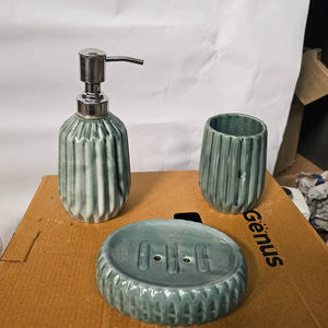 Distributeur de savon élégant en céramique 500 ml pour lavabo, évier de cuisine, organisateur de lotion et désinfectant - Product Image 1