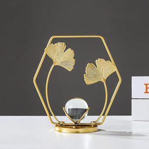 Escultura moderna de bola de cristal dorada con base de hierro, esfera de vidrio transparente decorativa, adorno de lujo para mesa, hogar, oficina, decoración de bodas - Product Image 3