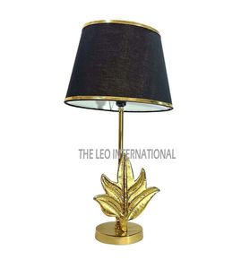 Lampe de table LED DC en aluminium de qualité supérieure, revêtement argenté, design moderne, idéale pour la décoration de chambre à coucher et de chevet, parfaite pour les mariages. - Product Image 2