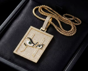 Collar con colgante rectangular de diamantes de agua dulce en tono dorado, con ojo verde, estilo hip hop, cadena de joyería para fiestas infantiles unisex - Product Image 4
