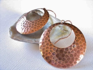 Pendientes de Aro de Cobre Hechos a Mano de Primera Calidad Orion Handicraft, Diseño Martillado Único, Estilo Antiguo, Joyería para Mujer, para Fiestas - Product Image 2