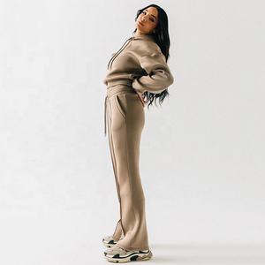 Conjuntos de dos piezas de alta calidad para mujer, Top corto con logotipo personalizado, Sudadera con capucha, pantalones de chándal de pierna ancha, botón, chándales de patrón sólido de invierno lavados - Product Image 2