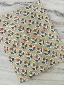 Nouveau tissu indien en coton 100% multicolore en gros avec un magnifique motif floral imprimé, tissu en coton de créateur - Product Image 1