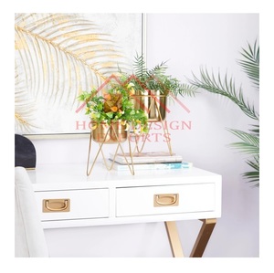 Nouvelle jardinière de table fantaisie décorative à vendre jardinière antique dorée meilleure vente jardinière en métal avec support pour la décoration intérieure de la maison - Product Image 1