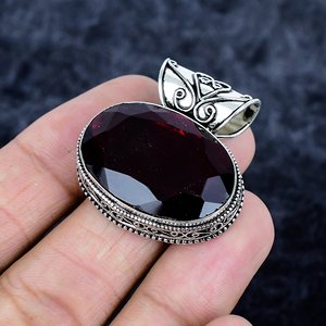 Pendentif artisanal vintage en argent plaqué 925 avec quartz grenat de forme ovale - Product Image 2