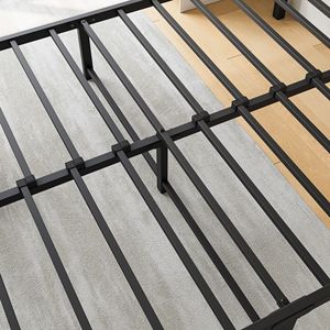 Struttura letto a piattaforma in metallo nero con robusto supporto a doghe, facile da montare, non richiede rete a molle, testiera inclusa - Product Image 5