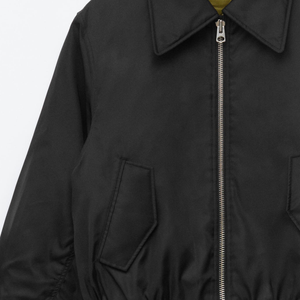 Chaqueta Bomber Premium Unisex Impermeable y Transpirable Negra Acolchada Estilo Vintage con Cremallera, Prenda Exterior Urbana Elegante y Cálida - Product Image 4