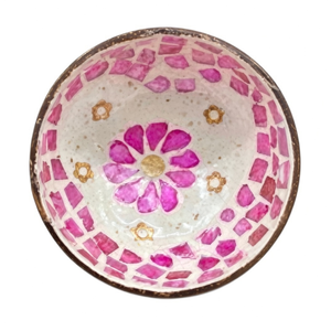 Vente en gros de bols en noix de coco gravés durables, modernes, uniques, artisanaux, polis, écologiques, de qualité supérieure pour la cuisine - Product Image 2