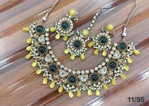 Conjunto de collar Kundan chapado en oro antiguo de lujo con cuentas de rubí verde menta, aretes, Maang Tikka, conjunto de joyería nupcial para boda - Product Image 6