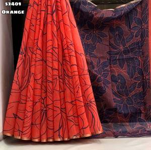 Tissu chanderi doux à imprimé floral numérique avec un magnifique pallu imprimé et une bordure zari patti. - Product Image 2