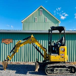 Miniexcavadora Cat 302.7 CR de 3 toneladas de calidad premium con sistema de control avanzado para excavación y elevación precisas - Product Image 4