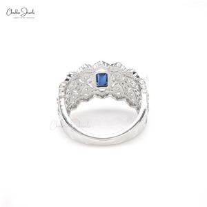 Bague en or blanc massif 14 carats avec saphir bleu véritable taille octogonale 6x4mm et grappe de diamants, bague statement pavée, bijoux certifiés IGI - Product Image 4