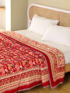 Edredón Floral Rojo Estampado Tradicional para Uso Doméstico, Cubrecama para Todas las Estaciones - Product Image 5