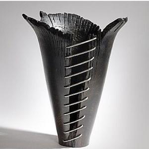 Jarrón Decorativo de Metal Hecho a Mano |   Florero de Latón Premium para Interiores de Hotel - Product Image 1