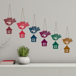 Décoration murale rectangulaire en bois Arya Digital Modern Flying Birds pour salon, design multicolore de maison d'oiseaux suspendue - Product Image 4