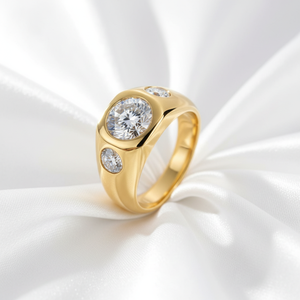 Bague de fiançailles classique hip-hop Gypsy avec moissanite ronde taille brillant de 2 carats, en argent sterling 925, large, pour homme, trois pierres - Product Image 2