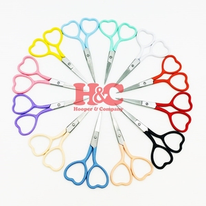 Nouvelles mini-ciseaux à cuticules en céramique et acier inoxydable à lame droite et manche en forme de cœur pour bébés droitiers, durables - Product Image 1