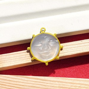 Pendentif visage de lune en nacre naturelle, sculpté à la main, coquille laiteuse, pierre précieuse, charme céleste, bijoux bohèmes, cadeau pour femmes - Product Image 5