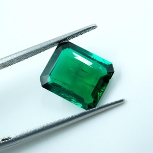 Émeraude zambienne cultivée en laboratoire : Pierre précieuse taille coussin facettée (4,00 carats, 12x10x4MM) - Product Image 2