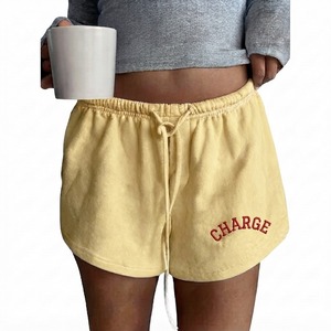 Shorts de détente en molleton respirant pour femme, qualité supérieure, style minimaliste, taille élastique confortable, pour la maison et l'extérieur - Product Image 1